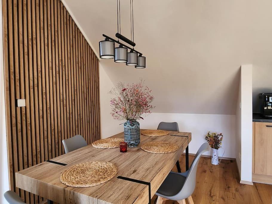 Krasny Apartman Refrino V Prirode Zelezna Ruda Ngoại thất bức ảnh