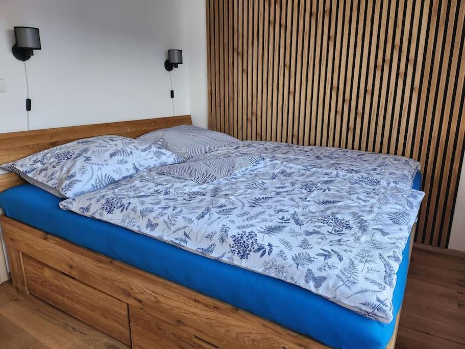 Krasny Apartman Refrino V Prirode Zelezna Ruda Ngoại thất bức ảnh